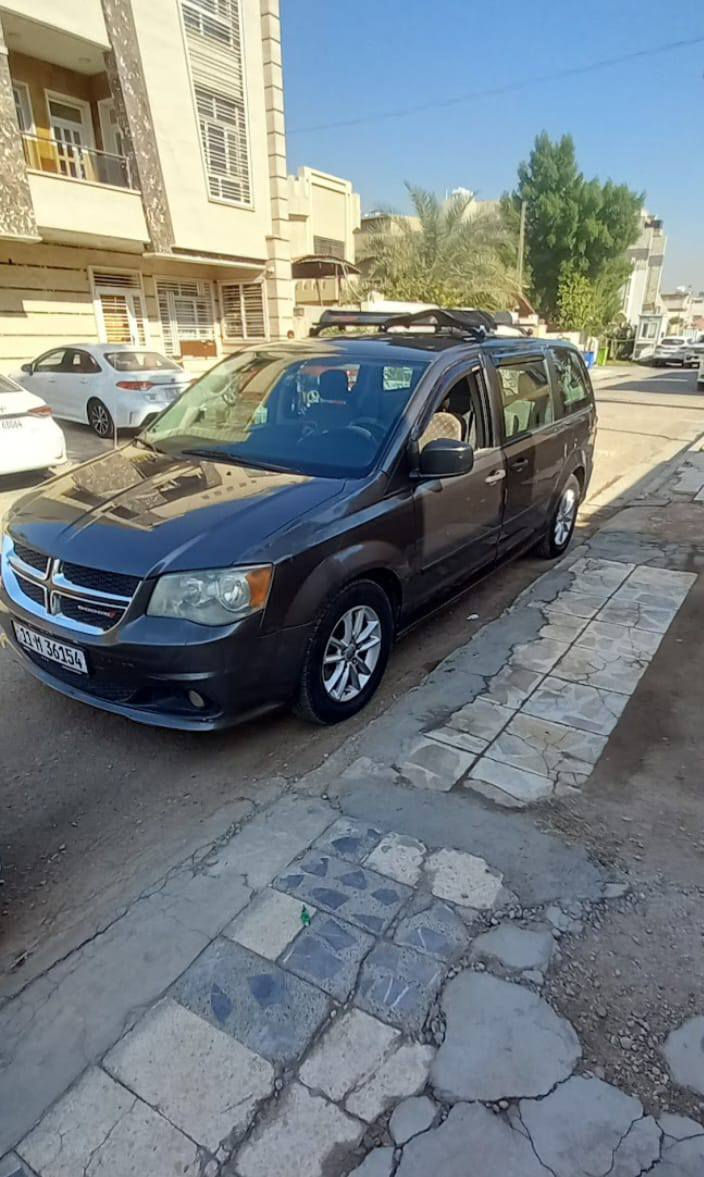 سيارة دوج كرفان موديل 2016 سيارة جاهزة رقم بغداد باسمي سنويه 2029تبريد قطعتين تبريد خلفي سبلت جام وسطي شغال محرك 3600كير محرك ممفتوح سيارة حداديه اطارات باتري كله تمام شاشه تاب 2كامره تسجيل خلفي وامامي بالاضافة الى كامرة البك كلها شغاله السيارة مدوشمه كرسي اضافي قلاب السعر 145 بيها مجال مكان السيارة بغداد الصالحيه رقم هاتف***********
