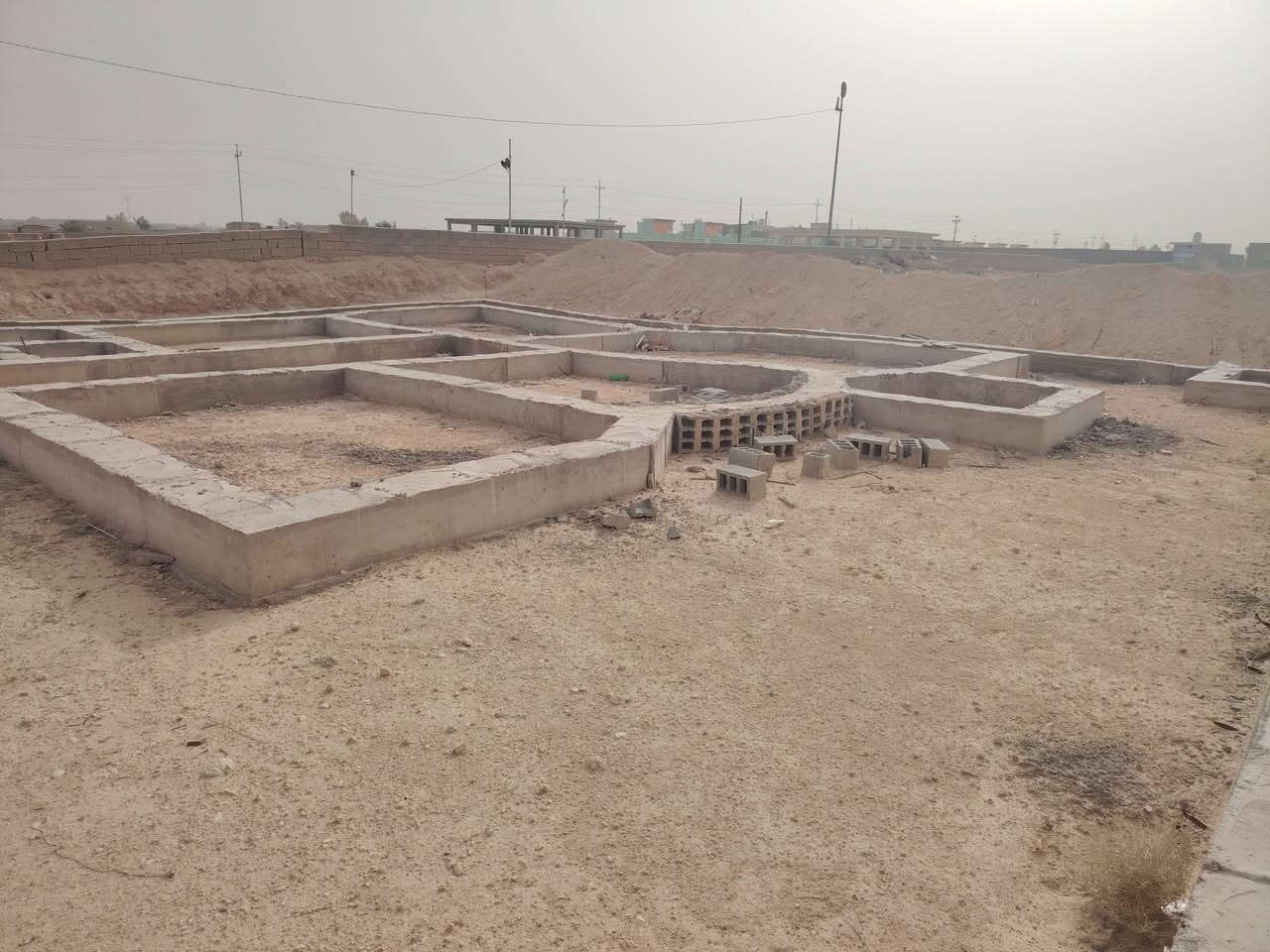 سلام عليكم قطعه ارض طابو ركن ع شارعين واصله مي كهربا مساحه 350 رباط كامل حته سياج رباط ترهم نقد وترهم اقصاط وترهم مراوس ع سيار لاستفسار اتصل عل رقم 📱 ***********
