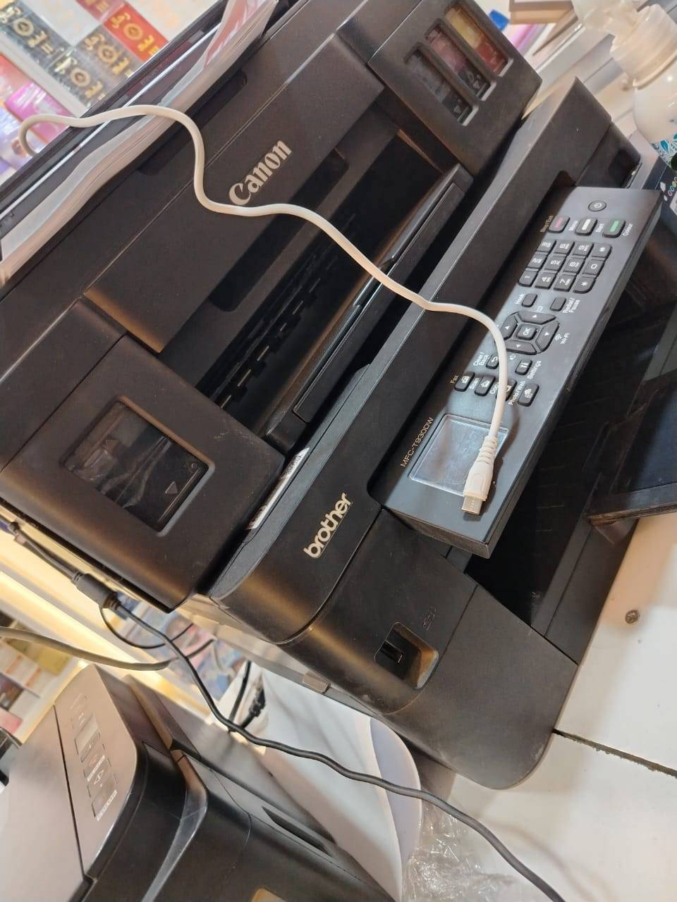 للبيع طابعات عدد ٤ مع لابتوب ١ وكيبورت عدد ثنين مع شاشه عرض مع كامره نيكون ٥٣٠٠
للاستفسار ***********
