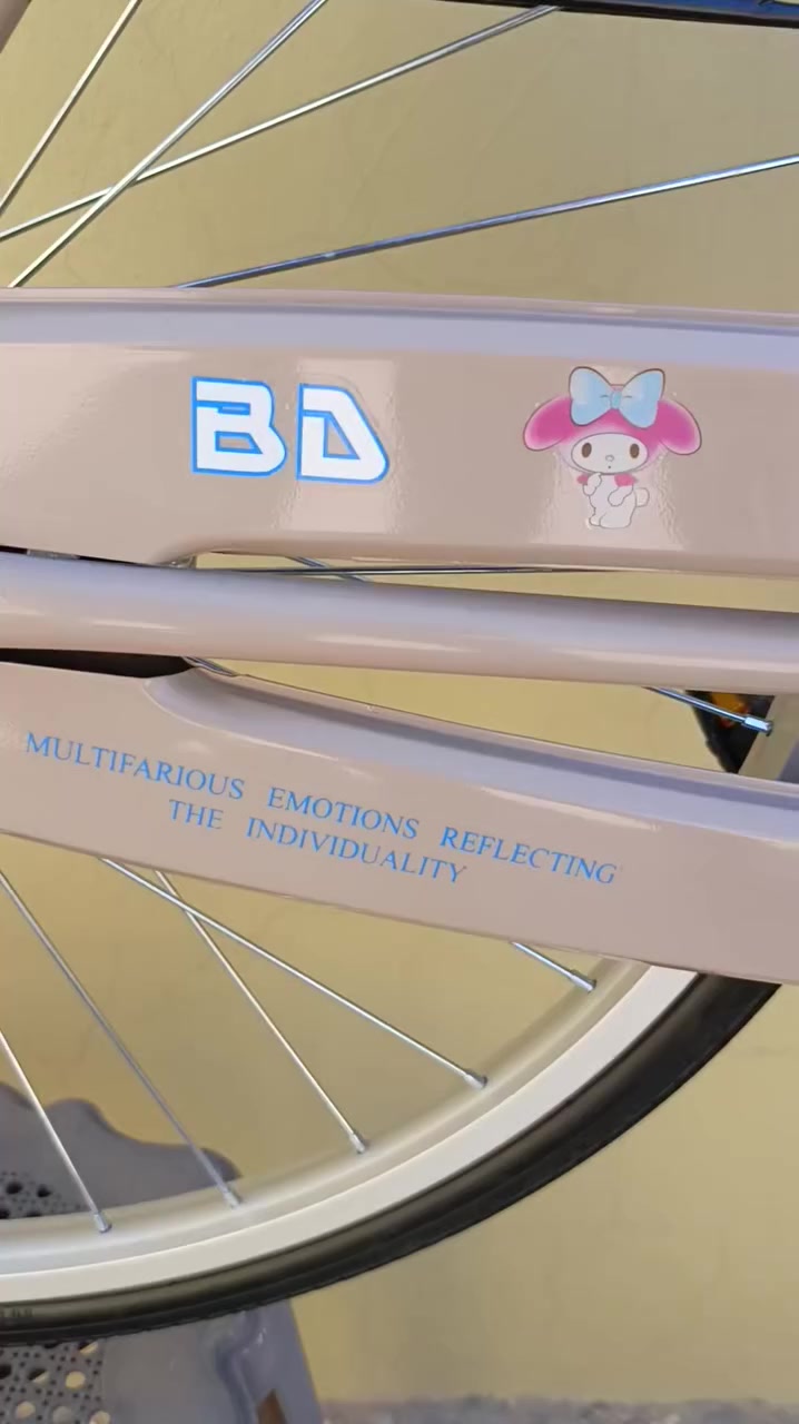 سلام عليكم بايسكل للبيع(  مديلBD -22 لون ككوي).26 (صاله سبوعين من طالع معرض)شكد ما اكلك نضيف قليلل
شخط مابي( ومتروك البايسكل بصطح ما محتازه ..) وكاله
السعر 135نص ربع ماينزل وهاذه رقمي(***********)
