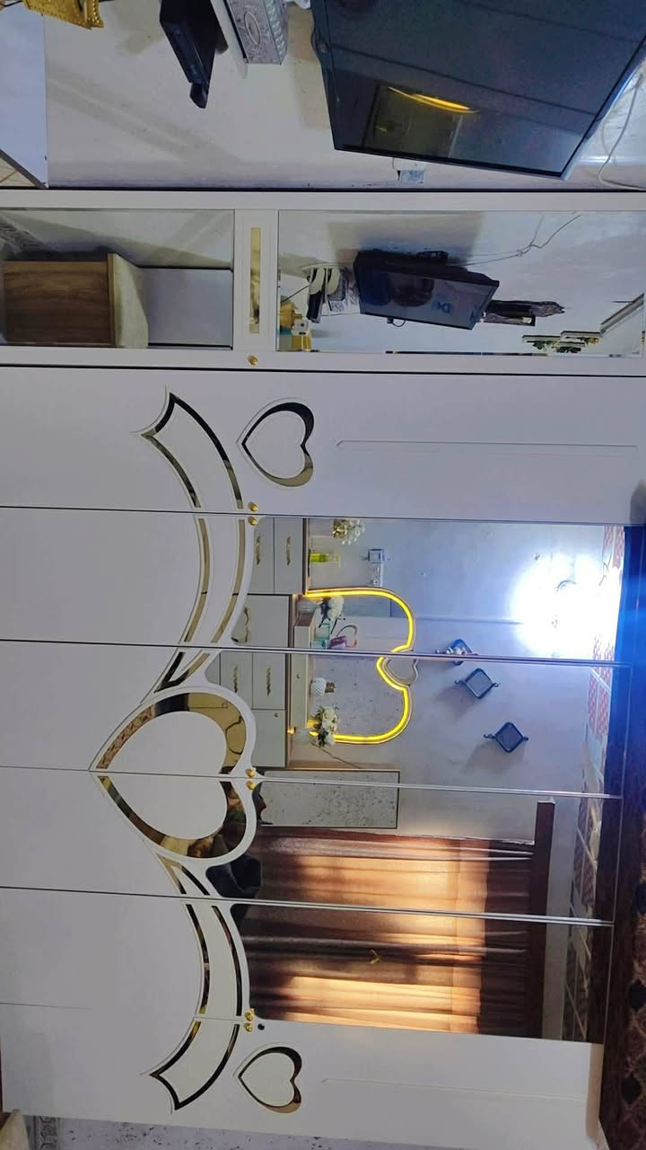 السلام عليكم غرفة نوم للبيع فصال جديد ست قطع بعدها جديده
الاتصال على صاحبهه غير متواجد عالفيس
***********
