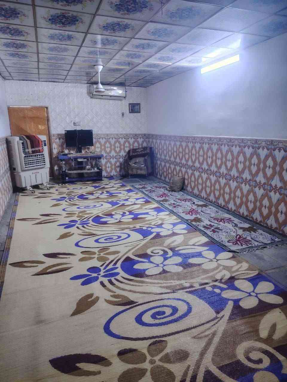 بيت في ابوصخير منطقه مراشده خلف مستوصف مساحة270 قريب ع شارع ومدرسه ولمستوصف يحتوي ع غرفتين وصاله وستقبال وحديقة داخلية وخارجية.... ***********
