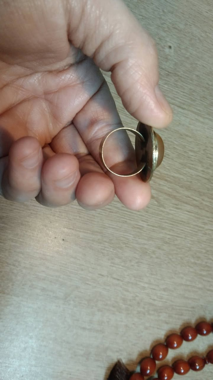 السلام عليكم ورحمة الله الأخوة
الكرام عندي خاتك من فترة لكيتة 
نحاس اتصور والسبح مال المرحوم والدي للبيع 
ما اعرف بيهم امانة الله والمشتكى لله عندي خادمتكم بنتي مريضة وتحتاج الى علاج من يومين خلصت علاج وفرت شي قليل من العلاج ومحتاج اكمله ... المشتكى لله شغل ماكو 
والله المستعان


**إذا كنت صاحب هذا الإعلان وتريد حذفه لأي سبب، رجاءا أرسل رسالة إلى الدعم الفني**