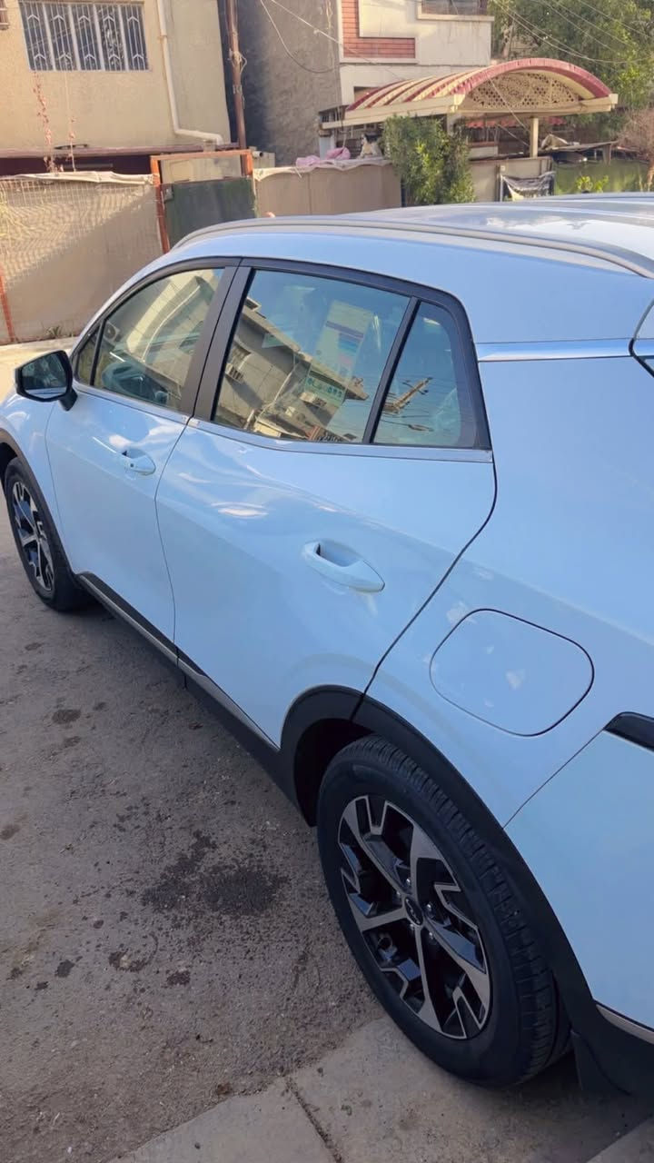 السلام عليكم
سبورتج موديل 23 خليجي رقم اربيل ماشية 54 السيارة جديدة جداً 

بصمه تشغيل وابواب 

مود درايف 

جام اوتو 

تشغيل عن بعد 

أربع أنظمة قيادة

بيها هم كم رصعة بالقمارة مال حالوب بس ممبينات ابد القمارة كزاز بس بالسونار والباقي كفالة عمامة من الصبغ والبارد 

مكان السيارة بغداد الكرخ تريد تحويل تريد وكالة السيارة بأسمي السعر 210 وبيها مجال قليل ***********
