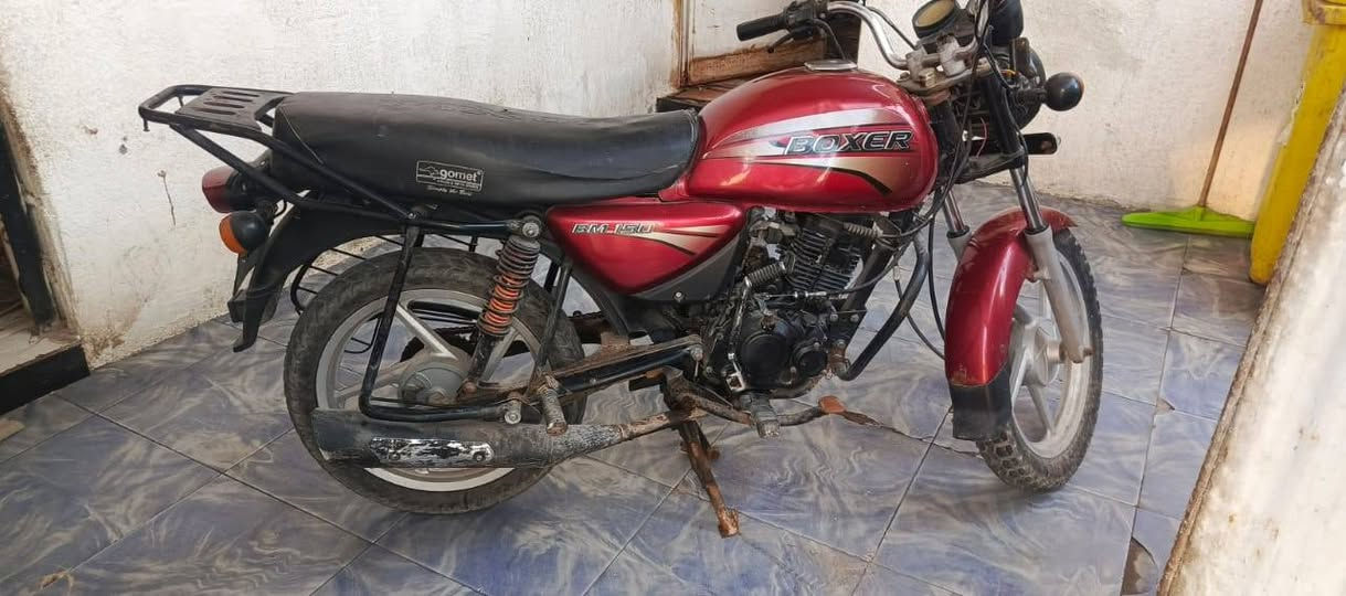 دراجه بوكسر رقم وسنويه بصره موديل 2017 سعر 1250 وبيه مجال الطيبين
رقم ***********
