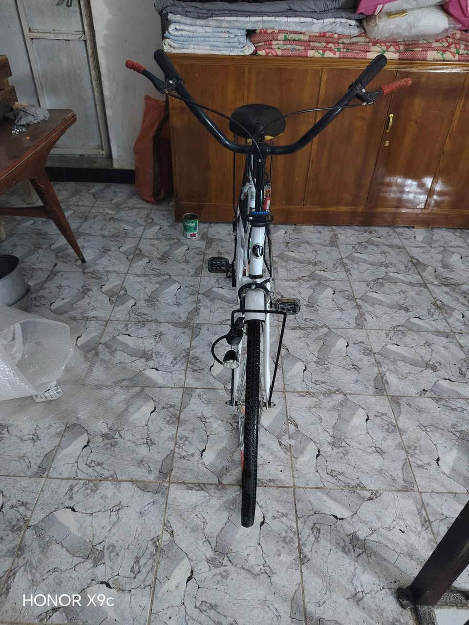 بايسكل للبيع بناتي جديد كفاله عامه والسعر خاص ***********
