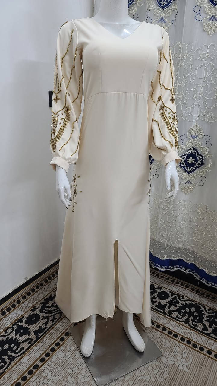 🌟فستان راقي بلون اوف وايت الملكي 🌟اذا تحبين الاناقة والبساطة مع المسة فخامة. هاذ الفستان الك 👌🤍✨قماش ناعم وانسيابي يبرز جمال الجسم✨شغل يدوي ذهبي راقي علئ الاكمام يضيف المسة فخامة ✨تصميم طويل بفتحة امامية خفيفة لستايل عصري وانيق.✨ مناسب للمناسبات. السهرات والخطوبة والمهر اطلالة هادئة لكن تخلي الكل يلتفت 👑📩للحجز والستفسار مراسلة الصفحة. توصيل متوفر


**إذا كنت صاحب هذا الإعلان وتريد حذفه لأي سبب، رجاءا أرسل رسالة إلى الدعم الفني**