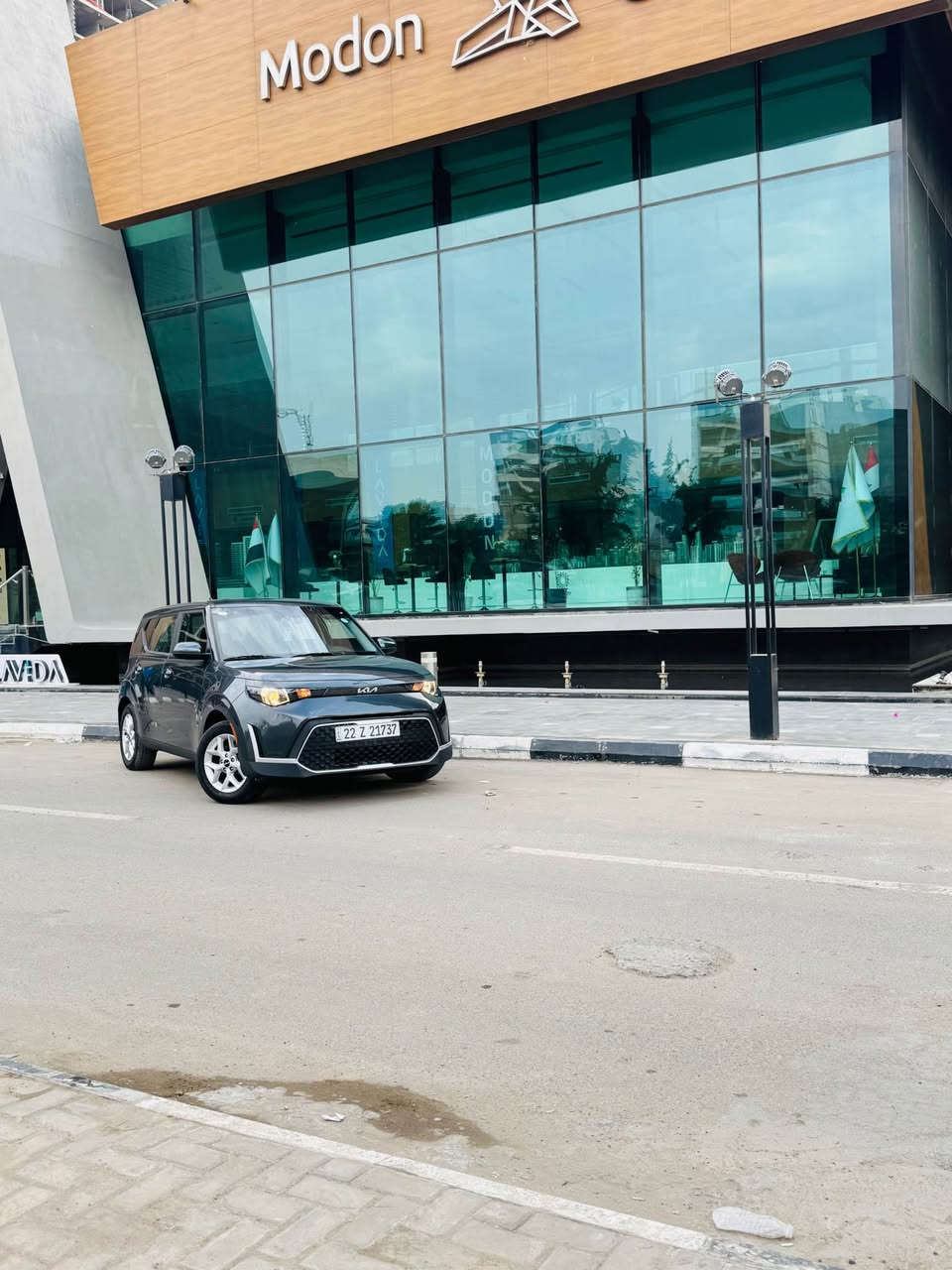 السلام عليكم 
كيا صول 
٢٠٢٣ 
ماشية ٤٩ ميل 
جاملغ بنيد 
ايرباك سترين 
المواصفات معروفة 
مكان السيارة اليرموك 
*********** بغداد, العراق
