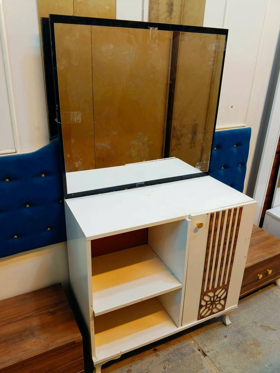 غرفة نوم مستعملة🇹🇷
 نضافة 90 ٪💯فول نضافه
عدد القطع /5
نضام / سلايت💢
سعرها بس /375/400💸فقط سارعو بل حجز 
شد ونقل داخل بغداد مجاني🚛
يوجود توصيل محافضات 🚛


**إذا كنت صاحب هذا الإعلان وتريد حذفه لأي سبب، رجاءا أرسل رسالة إلى الدعم الفني**