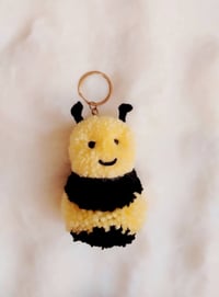 ميداليات كروشي • شغل يدوي • توصيل العراق