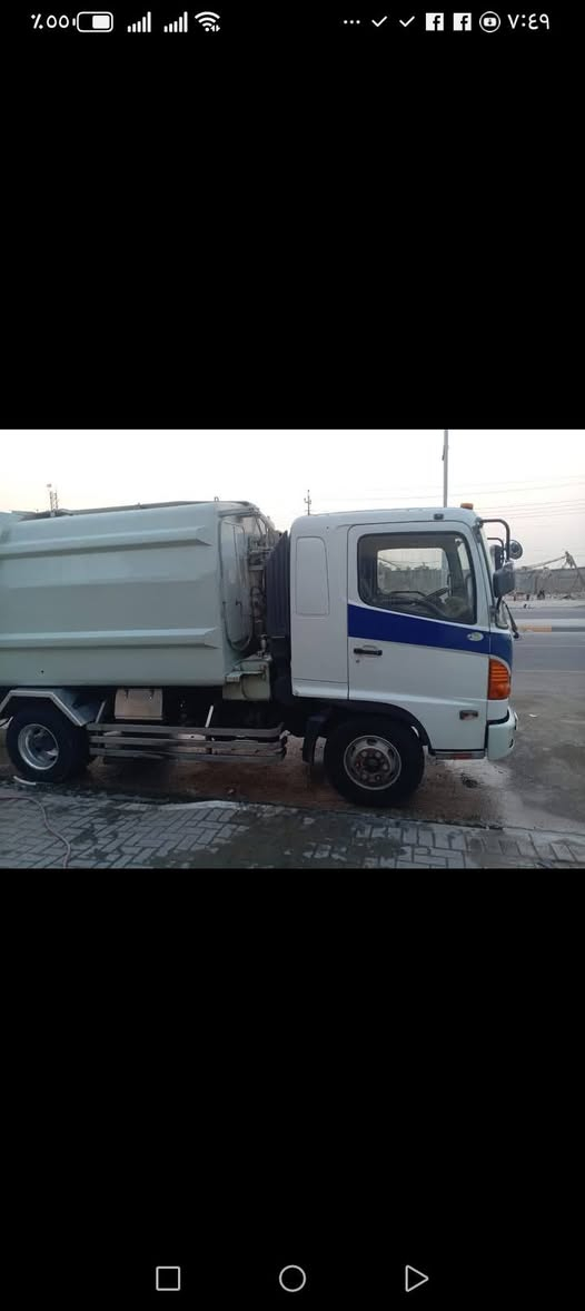 السلام عليكم كابسه للبيع هينو شيطان قماره وربع مكينة 6فول عادي سياره نضيفه وخير من الله مكفوله كير ومكينه وشاصي واكسن بغداد تخصصيه مكانها البصره القبله ***********
