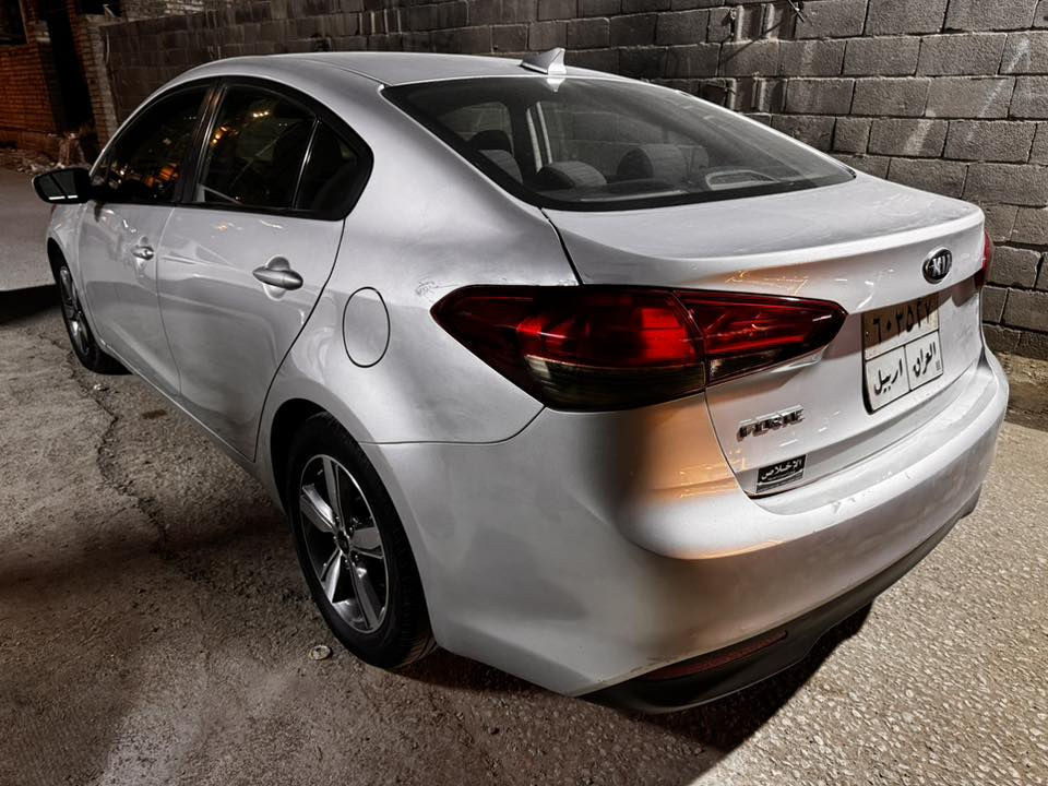 السلام عليكم 
فورتي موديل 2018
السيارة جديدة بيها قطعة صبغ 
رقم اربيل ابو السنوية بيتة بغداد الجهاد
السعر 105 ماشية 90الف
***********
