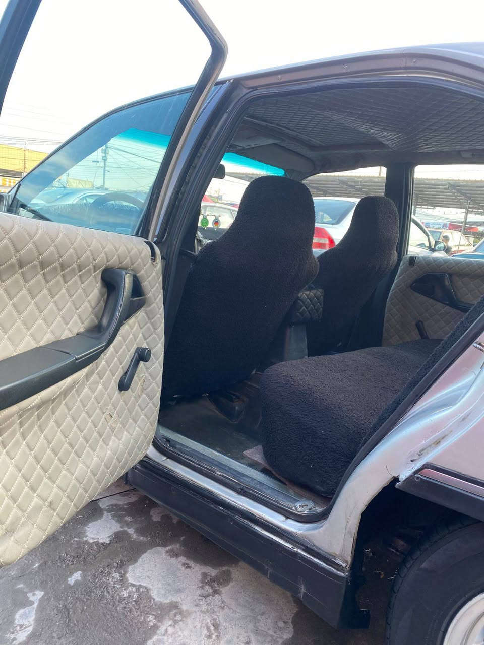 سلام عليكم ..اوبل اوميكا موديل ١٩٩٢ محرك ٢٠ مرغوب .بيه دفتر بانزين .بدون حادث .شرط التحويل .سنويه لحد ٢٠٢٧ تسقط . كير عادي .مكان السياره كركوك .رقم المويايل .*********** .سعر ٤٢ وبيه مجال .
