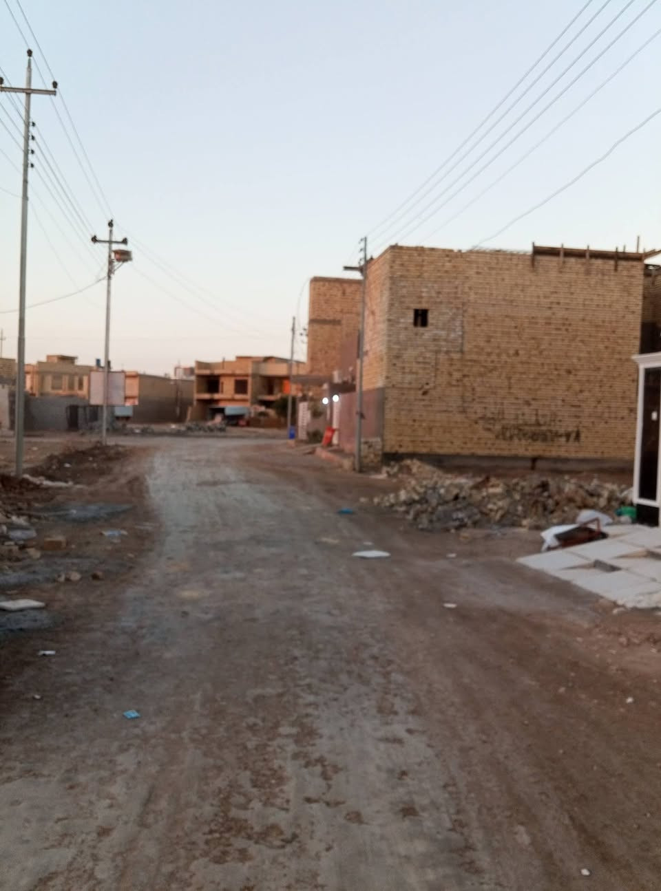 بيت للبيع مساحه 100م سند 25رافع معامله دوانم حجي حسن لاوله قرب المسيجه لاستفسار ***********
