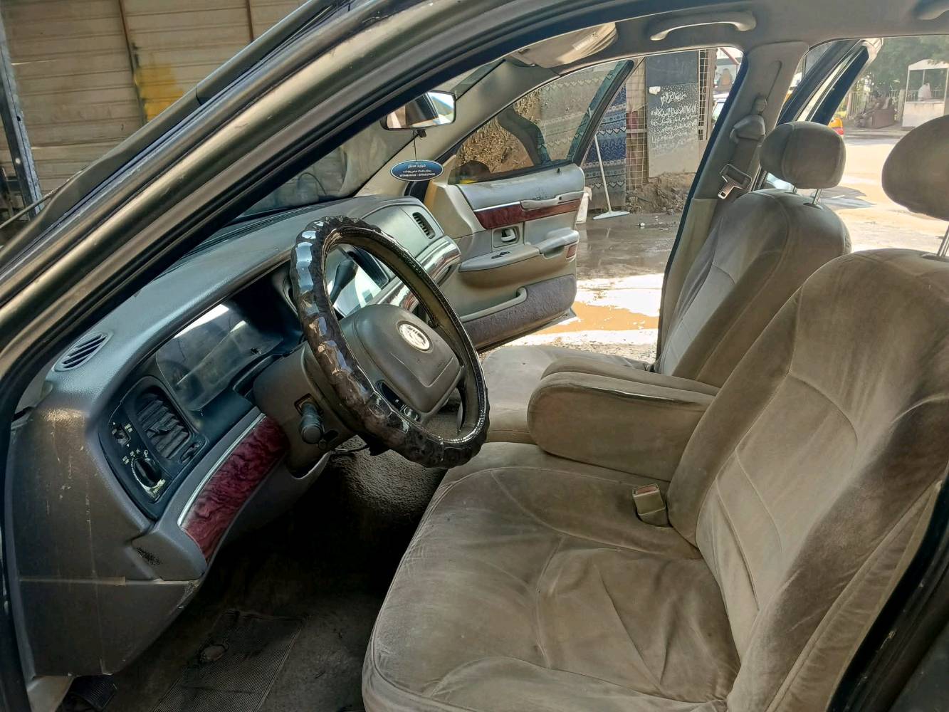 كراند ماركيز موديل ٢٠٠١ ٨ سلندر محرك ٤٦٠٠ كير ومحرك بلاد مصبوغه عام اللون اسمنتي فورد 
العنوان بغداد القادسية قرب ساحة النسور
٥٠ ورقه بيها مجال بسيط
متواجد واتس اب ***********
شنو هو الموديل والسنة بالتحديد؟: 
٢٠٠١
كم سعر السيارة؟: 
٥٠
وين موقع السيارة بالضبط؟: 
بغداد ساحة النسور