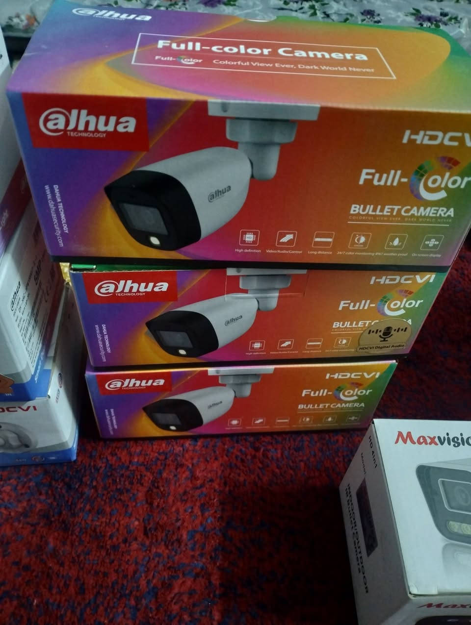 السلام عليكم
من فضلكم عندي كامرات جدد دهوة اشتريتهن لبيتي وتالي ماشديتهن  بسبب ضرف طارئ وبعدهن جدد بلباكيت ماستخدتهن وصاحب المكتب مارجعن 
شترتهن قبل شهر 

كامرة 2 ميكا دهوة فول كلر =عدد3/ عدسة /2.8
سعر الكامرة 25 الف 
كامرة 5 ميكا فول كلر حساس سمارت = 3 /عدسة =3.6
سعر الواحدة /35 الف 
كامرة فول كلر ماكس عين السمكة /1
35 الف 
ديفي ار 5 ميكا /8 جنل /1 /
سعر 110 الف 
هارد 2 تيرةاصلي بنفسجي /75 الف
مشاهدة وتحكم  HDMI /60 متر/50 الف
UPS كومبوس راسينك اصلي يشغل 4 ساعات القوة /
/17600/
55 الف 
واير مسلح دائرة 250 متر نحاس 90% ماركة TCS 
120 الف 
ذراع عوجية L متحرك من 60/120 سنتيم
ذراع نفسة 60 سنيتم متحرك + مسطرة الذراع
فيش مشاهدة وكهرباء 15+15
بوكسات أستراحة بلاستك /6

يشهد الله كلفني 625 الف 
وانته حط سعر بليرضي الله 
بس واتساب ***********
