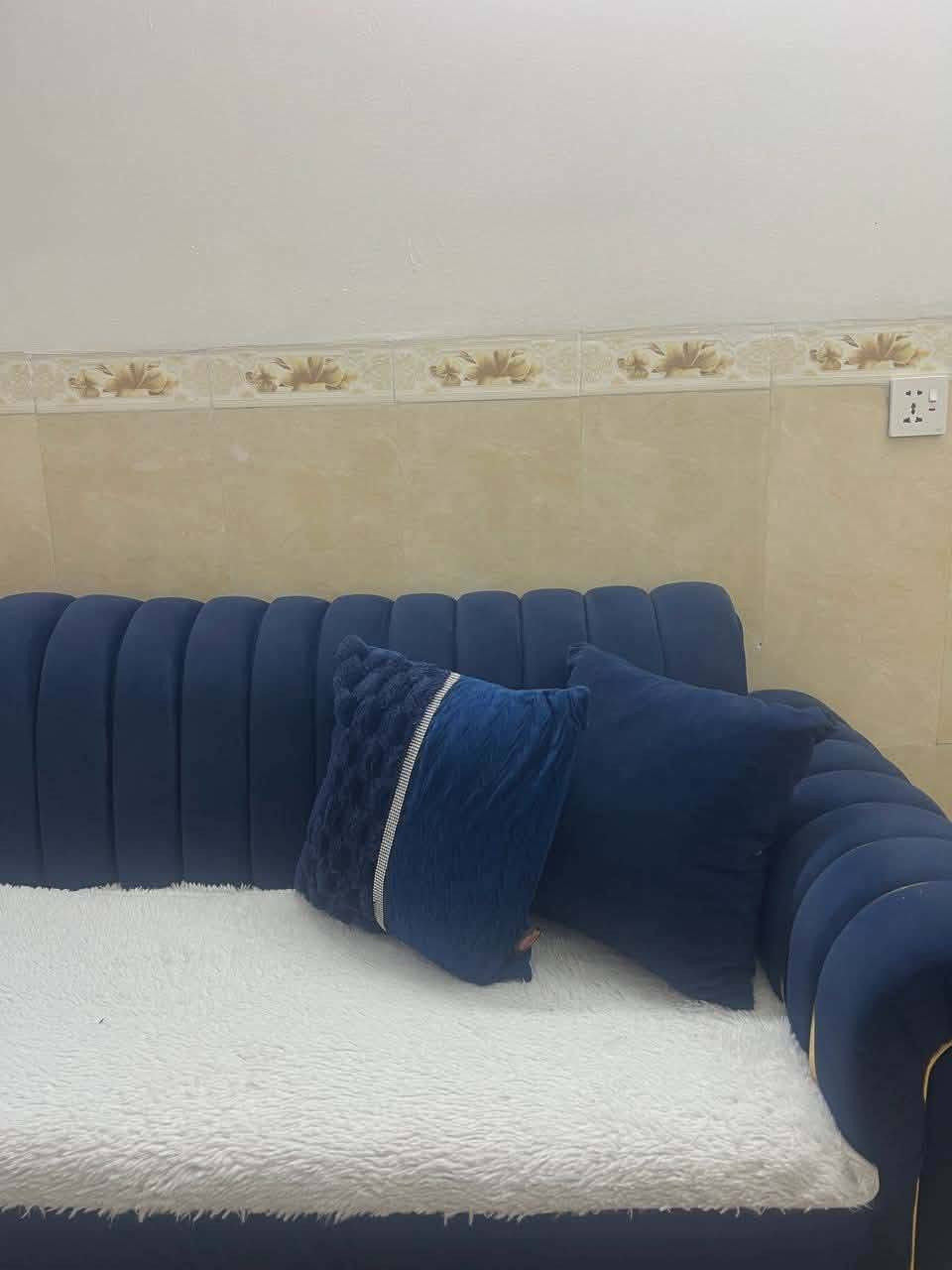 ديوان ١٠ مقاعد  توصا اخو جديد استعمال كلش قليل تواصل مسنجر او وتس اب ***********
