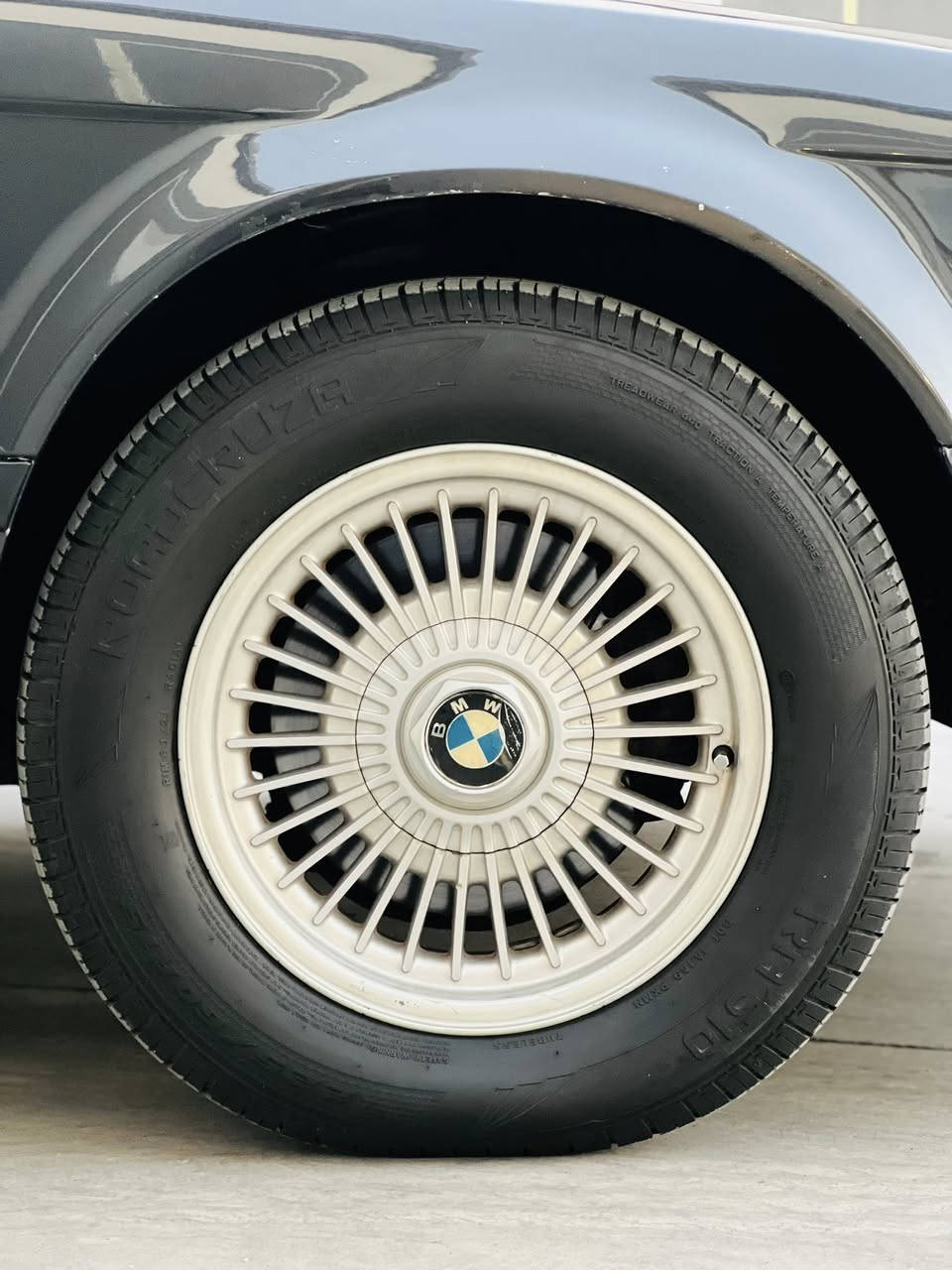 بي إم موديل 1992 فوووول موصفات 730 فل السياره بلا صبغ فقط بوند او قبغ صندوق جماليه شوط السياره بسمي شرط التحويل جديدا بمعنه الكلمه صبغ شركة شرط للاستفسار ***********
