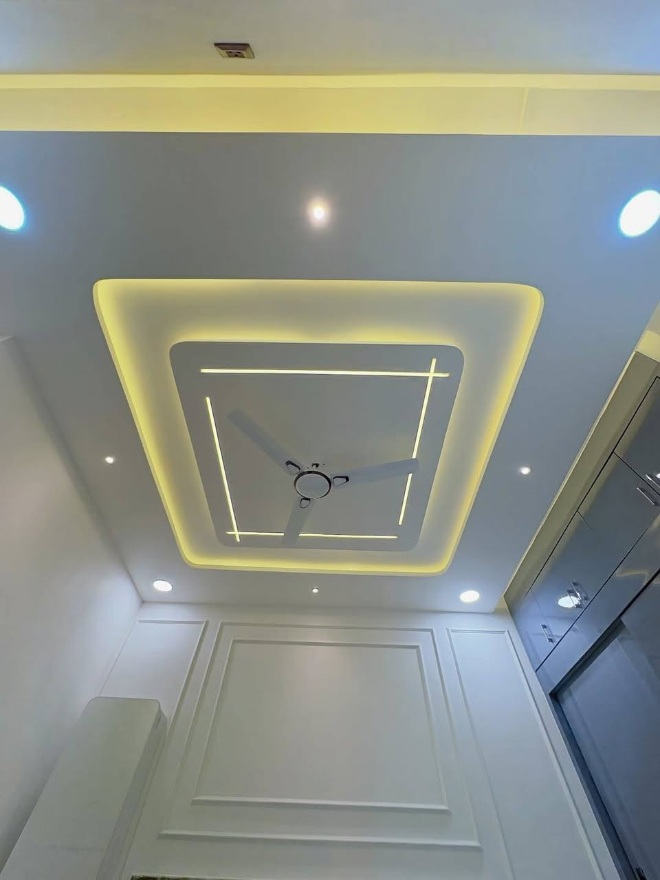 الاناقه للديكورات                                                                    موصفات العمل                                                                         هيكل حديد🕶
جبسم بورد🟩                                          كافه انواع الديكورات الدخلي
اناره بروفايل
صبغ الدور والبنايات داخلي وخارجي🖌️ 
باركيه خشب                                                                         سحب ملكي🏛️    
ورق جدران 
بديل الخشب والرخام 
تشطيبات وترميم شامل 🏠
للطلب والاستفسار الاتصال *********** ابو مصطفى                         اسعار تنافسيه حقيقيه بغداد الكرخ الرصافه🌎#ديكورات #جبسن #بورد #مودرن #تغليف #تصميم
