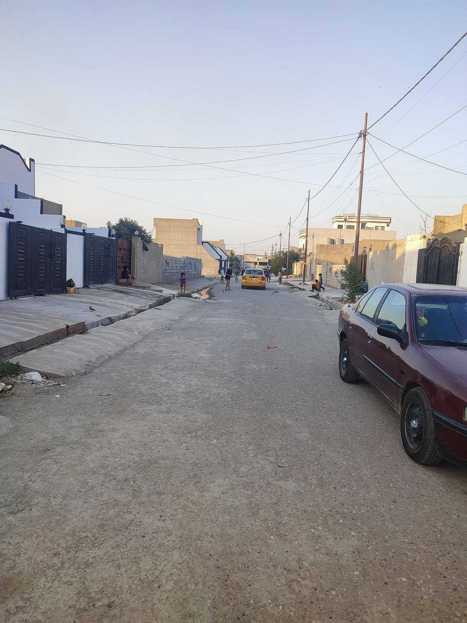 سلام عليكم بيت للبيع كلش نظيف شارع تبليط فيلق ورا جامع هوكاري 100متر بيت كله كتائب ***********
