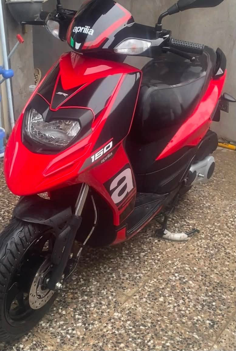 السلام عليكم ابريليا ايطالي محرك 150 CC نظام abs الدراجة جديدة على وضع الشركة ماشية 5 الف تقريبا مرقم اربيل بأسمي السعر مليونين و200 الف مكانها الدورة 
متواجد وتساب ***********
