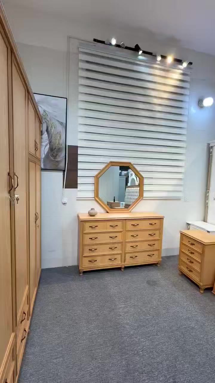 موديل السنديان 
صنع باخشاب السنديان الطبيعي 

ارتفاع الكنتور 250 
عرض الكنتور 3.20 
الزاوية 110

الوجة خشب سنديان 5 ملم 
الداخل صاج طبيعي 4 ملم 

جميع المجرات تحفير بالاخشاب 

جميع الأرجل خشب زان 

الضهر جرجوبة خشب ضب براغي 

القاعدة والسقف بلوك صاج 

السعر 3.250 

العنوان بغداد الجديدة قرب مستشفى العلماء الاهلي


**إذا كنت صاحب هذا الإعلان وتريد حذفه لأي سبب، رجاءا أرسل رسالة إلى الدعم الفني**