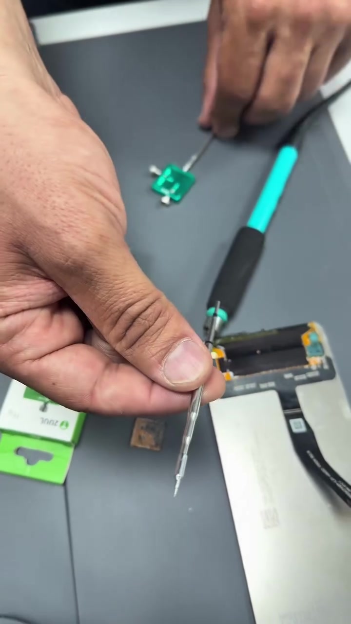 2UUL FD40 Chip Heating Glue Removal Station 🔥🔥
أحدث رأس كاوي ✅ بوظيفة مميزة 💡 واداء ممتاز 📱
متوفر في جميع افرع IMAD TOOLS 🤝
 #Syria  #lebanon  #2uul  #soldering  #mobilerepair  #tips


**إذا كنت صاحب هذا الإعلان وتريد حذفه لأي سبب، رجاءا أرسل رسالة إلى الدعم الفني**