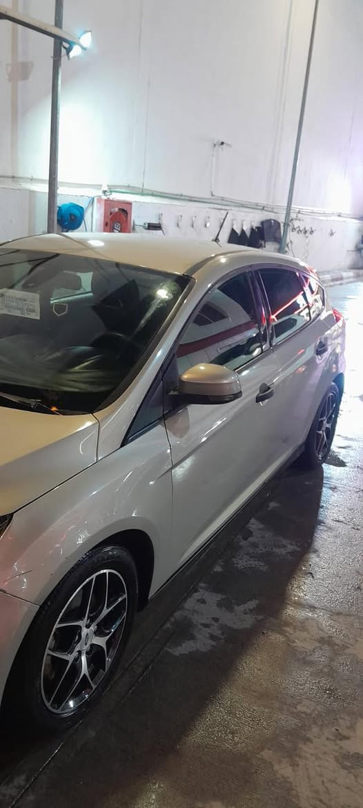 سلام عليكم عندي هاي السيارة للبيع فورد فوكس نضيفة جدا ضررها نصف جاملغ فقط  موديل 2018 /
عنون بغداد ***********
