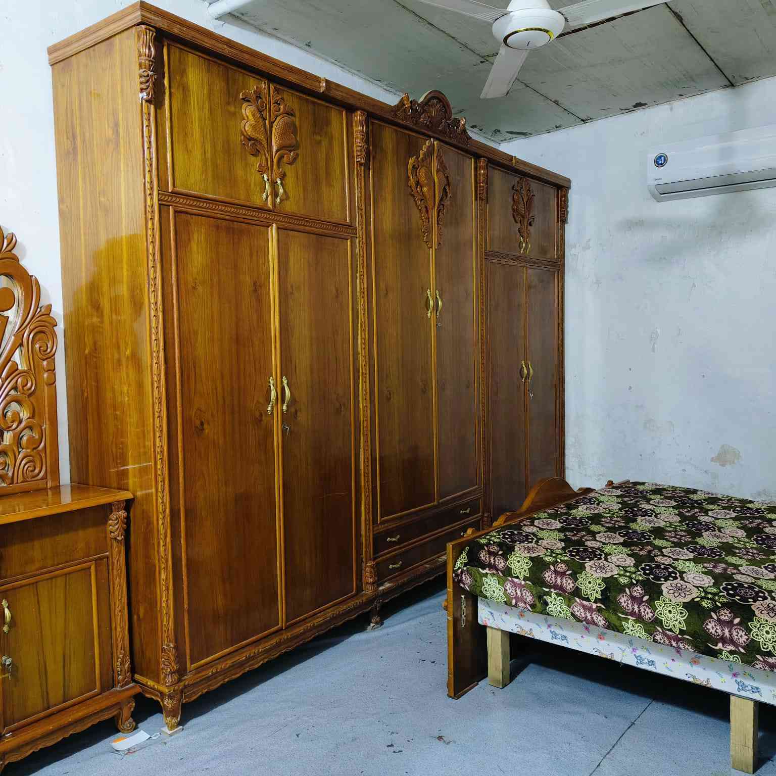 غرفه اخشاب عراقيه شغل درجه اولى السعر مليون وبيها مجال مكان حي البتول بغداد السياحي اي استفسار هذا رقم التليفون اني مكلف بالنشر***********
