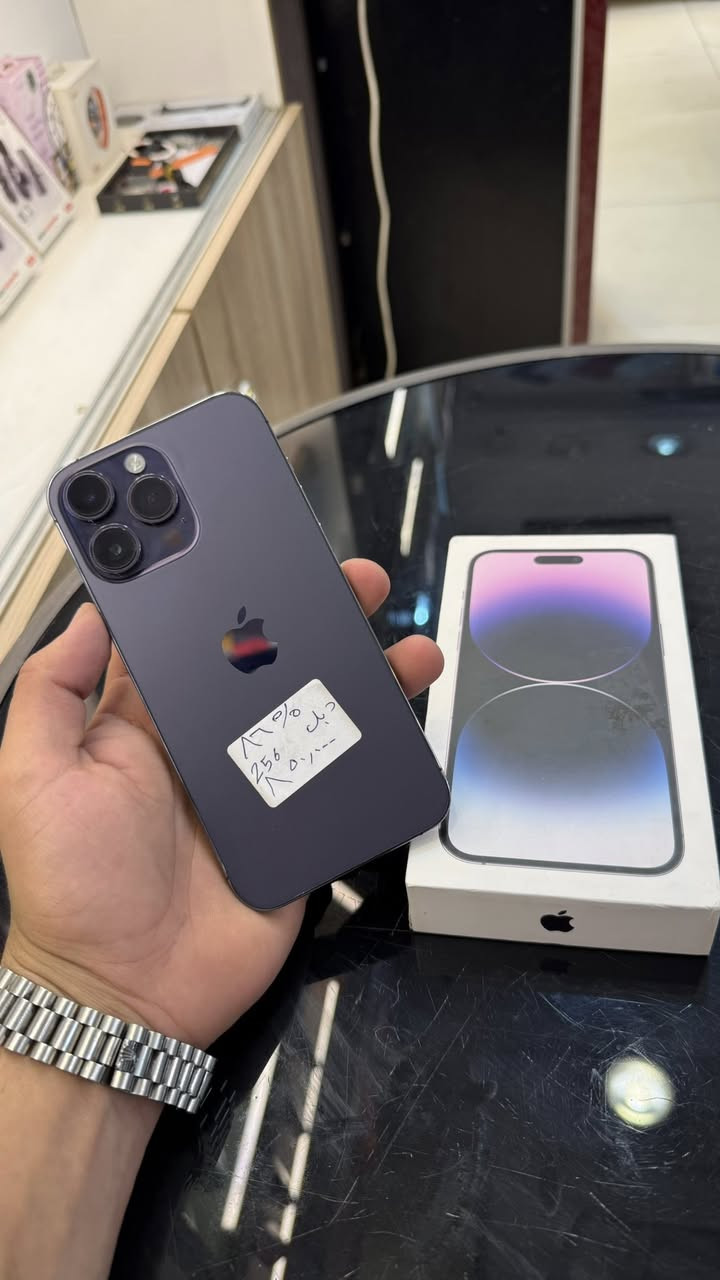 سلام عليكم 14 برو ماكس ذاكره 256 بطاريه 86 جهاز فوللل دبل سيم كارت شخط واحد ما بي ‏ ويا كرتونة  سعره 850 عنوان سيديه ***********
