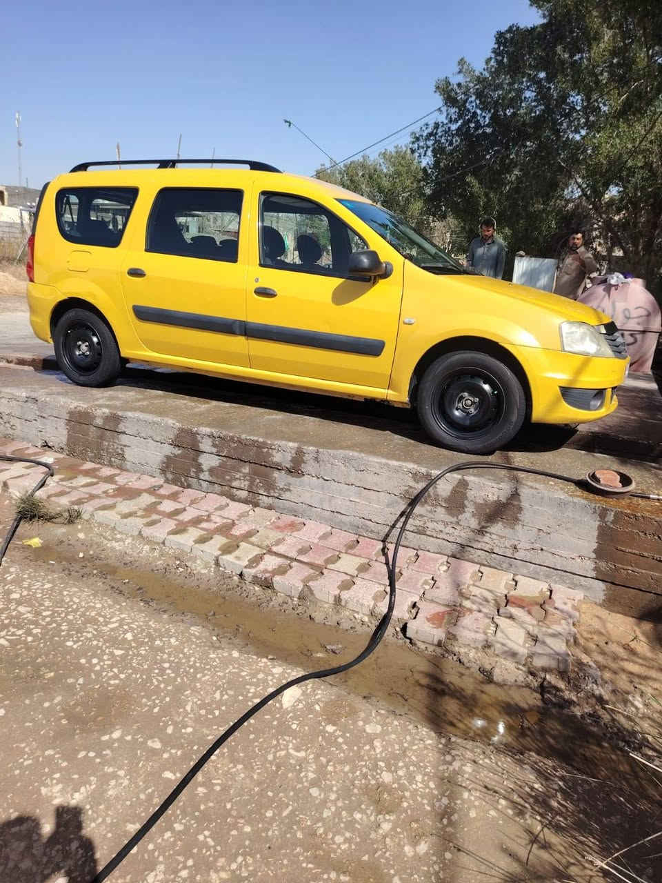 السلام عليكم. رينو ٧راكب البيع. مديل 2013.رقم دولي. بغداد. ابسم. صاحبه مباشر. مكينه وكير جديد. كهربائيات تبريد كله شغاله تخم تايرات جديد. حداديه جديده سياره مكفوله باستثناء  الجوملغ المامي مصبوغ مكان السياره ديوانيه قضاء شنافيه. السعر 70 وبيه مجال   ملاحضه اني مكلف بنشر  ماجاوب ع تعليق   ستفسار كثر هاذه رقم صاحبه السياره ***********
