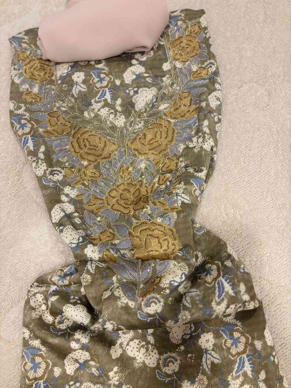 مخور اماراتي حرير اندنوسي مع شال آخر مجموعة 
للحجز ***********
 00905346510977
تجهيز عشوائي سعر الدرزن 225
