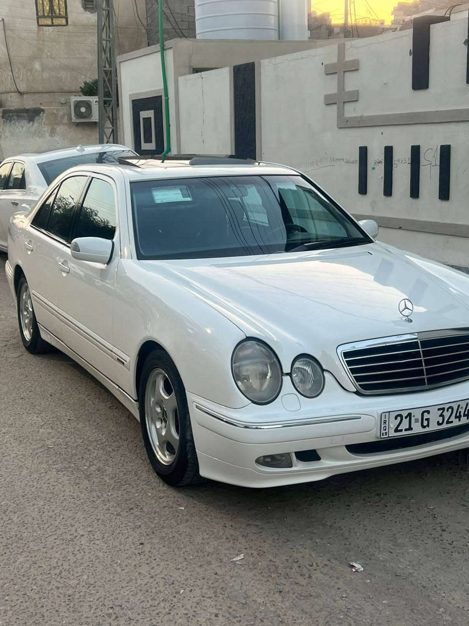 السلام عليكم 
مارسدس ام عيون  2001  اصل
رقم سليمانيه هزه جديده تريد تحويل تريد وكاله جاهز  
محرك320  Vبلادي 6 سلندر افنكارد كير تبريد كله سليم صدر امامي خلفي  جديد 
السياره وارد ياباني  فول موصفات 
فتحه صقف 
بصمه ابواب 
شاشه كشف اعطال 
تبريد قطعتين 
لايت بلاد زنون 
هواي بيها موصفات 
السياره  جديده وكلها على بلاد 
السعر 140 وبيها مجال لشراي 
العنوان بصره 
رقم الهاتف***********
