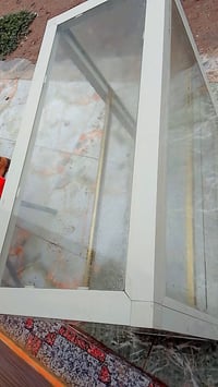 فاترينا المنيوم • طابقين • نظيفة جداً