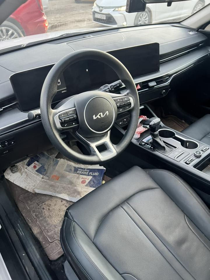 كي فايف 2024 شكل الجديد وارد كوري غاز فقط السياره خصوصي ورقم قادسيه حره ماشيه 48 الف السياره فول بنراما السياره بيه فقط رش بالجاملغ والباقي تطبيع بدون دواخل ولاارباك كله مكفول والسونار موجود ويه الصور السعر 190 مكان السياره الديوانية (***********)
