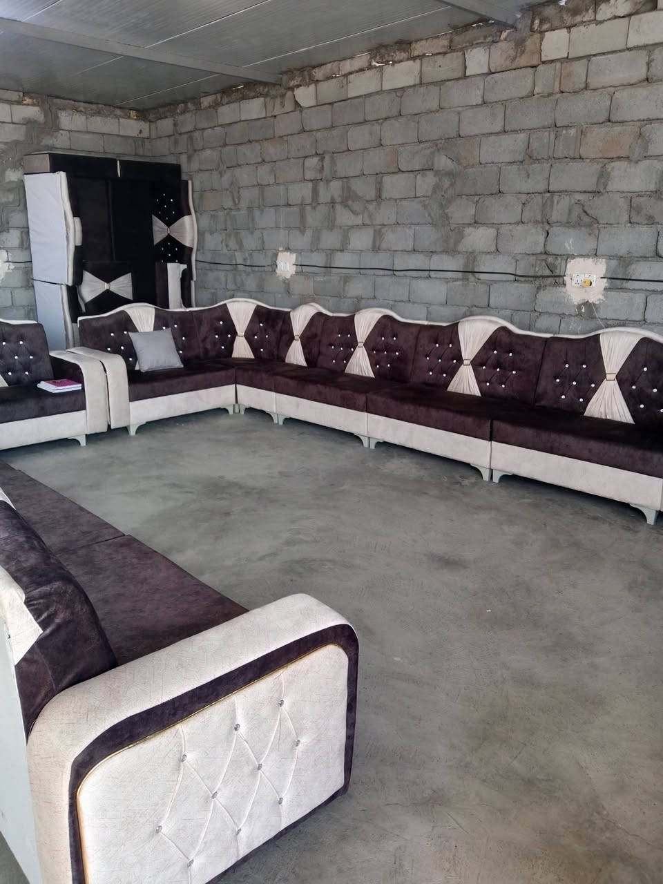 تاريخ 3/31
وصلت دواوين معرض علي اللافي 👑 
جمله ومفرد سعر الديوان 11مقعد 400
عنوانه التاجي عل شط الشيخ حمد نزلت الحصيوه مجاور صيدليه ساره 
بئدارت علي اللافي 
***********واتساب كورك🫵
***********
