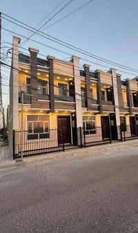 للبيع مشتمل ٥٠م واجهه ٥ ونزال ١٠ بصف الركن طابقين حديث ٣نوم وصاله ومطب...