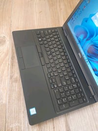 عندي دل كور i5 جيل 8 شاشة كبيرة 15.6 رام 8قابل لتطوير