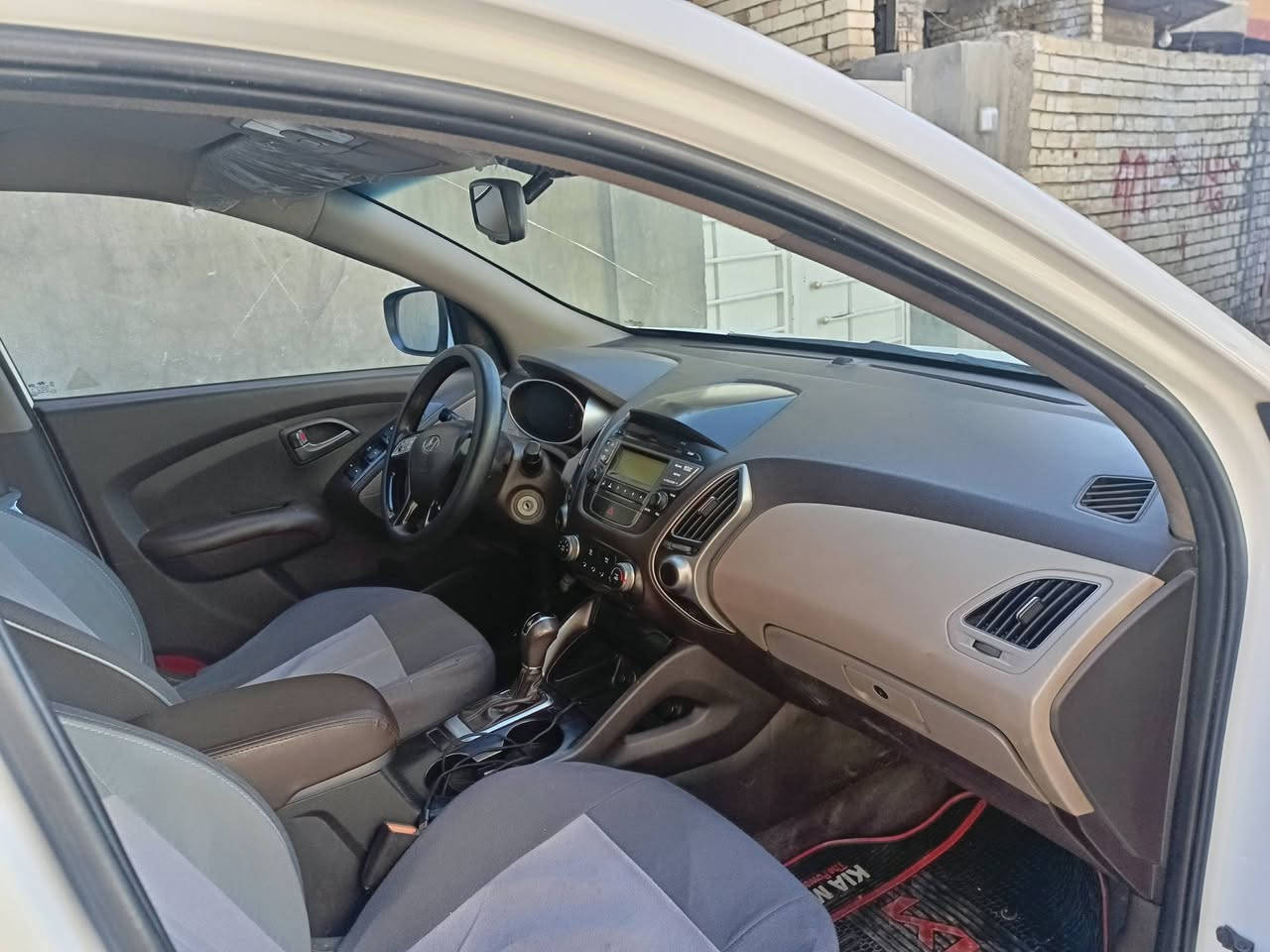 سلام عليكم توسان موديل 15 سياره خليجي بيه قطعتين صبغ اثر شخوط سونار بالمنشور السيارة جاهزة للخير تخم تاير باتري كله جديد رقمه بغداد مكان سياره بغداد الزعفرانية رقم *********** سعره 143 وبيه مجال شي بسيط غير متواجد على الفيس فقط واتساب او تصال
