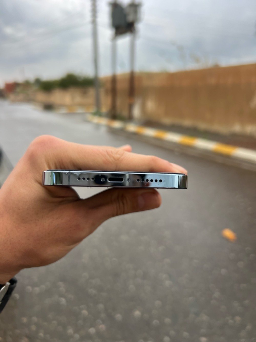 سلام عليكم تلفون. 13 برو ماكس لون بحري ذاكره 256 بطاريه 78 بلاد وترد بعده جهاز سعر (650)وبي    مجال لل استفسار ***********
شنو موديل الآيفون بالتحديد؟: 
13برو ماكس
وين موقعك في العراق لغرض المعاينة؟: 
صلاح الدين قضاء بيجي حي العصري
هل الجهاز مفتوح رسمي لجميع الشبكات؟: 
نعم
شكد سعة التخزين الداخلية؟: 
256
شنو حالة البطارية ودورتها؟: 
78