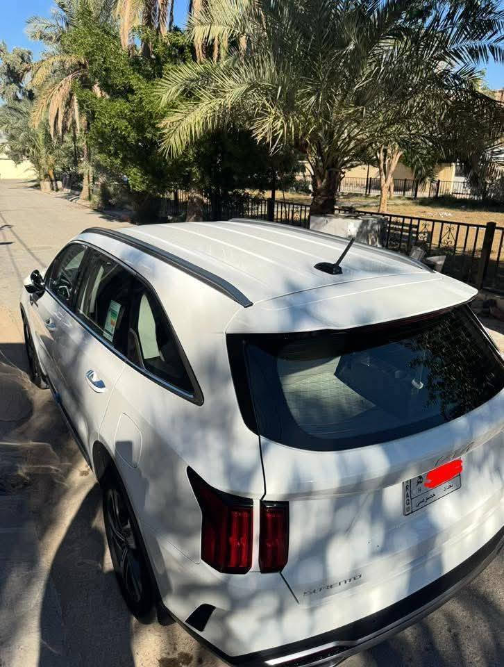 للبيع كيا سورنتو خليجي موديل ٢٠٢٣ كفاله عامه من الصبغ  بيه بارد قليل بخشم جاملغ الأمامي. 
المواصفات //
حجم المحرك ٦ سلندر@@ ٧ راكب @@ ٣ قطع تبريد @@ بصمة تشغيل وأبواب @@ تشغيل عن بعد @@ شاشة كامرة خلفية @@ كير ماوس@@ هند بريك بصمة @@ حساسات أمامية وخلفية @@ كشنات كهرباء @@ ويل كروم ١٩ @@لايتات عدسات زنون@@ اشاير بالمري ومري قلاب@@ شحن واير ليس@@ بردات خلفية بلاد @@ اوتو هولد@@ 
السيارة جديدة جدأ وجاهزة مابيه اي نقص الكشنات والأبواب والارضية مغلفة 
رقم بغداد بأسمي تحويل مباشر السعر ٢٧٦$ وبيه مجال للاتصال ***********
