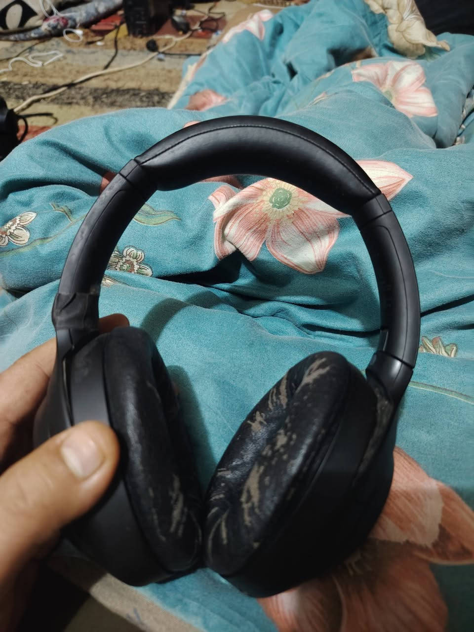 سوني xm4 نظافتها موضحه بالصوره بيها كسر ومصلح شغاله مابيها أي مشكله 
للبيع فقط  متوفر توصيل


**إذا كنت صاحب هذا الإعلان وتريد حذفه لأي سبب، رجاءا أرسل رسالة إلى الدعم الفني**