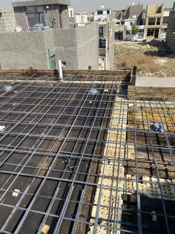 #يعلن مكتب #القلعة#للبناء والمقاولات
#عرض بناء الهيكل وتسليم مفتاح 
العرض الأول (الفضي) : سعر بناء هيكل 200الف وتسليم مفتاح 450الف 
العرض الثاني (الذهبي ) : سعر بناء هيكل 215الف وتسليم مفتاح 550الف 
العرض الثالث (الماسي) Vip: سعر بناء هيكل 230الف وتسليم مفتاح 700الف 
مواصفات العمل 
-حفر الارض 40 سم .
-فرش طبقة من السبيس ويحدل بحادلة 20 طن .
-رش مادة الكلوردين فايروسي المضادة للارضة والحشرات.
-فرش نايلون زراعي بعد الحدل .
-صبة نظافة (بلاندنك)
-عمل منظومة مجاري متكاملة حسب المخطط بأنابيب (4 انج) امل الشريف او سمارت (((ميكانيك)))
-تسليح الاساس مع جسور حسب المخططات الانشائية .
-صب الأساس  الرفت بارتفاع (40 سم) او حسب عدد الطوابق صب مركزي C35 .
-ارتفاع الطابق الارضي 3.2 متر صافي و الطابق الثاني 3 متر صافي  او حسب الاتفاق .
-البناء وتقطيع البيت بواسطة الطابوق الجمهوري الاصفر  حسب المخططات الانشائية و من حق الزبون طلب نوع طابوق خاص. 
-صب السقف بارتفاع (20 سم) مع عمل رباط فوق الاضلع 30 سم لكل الطوابق.
-صب الطابق الثاني بنفس مواصفات الطابق الأرضي مع التقطيع حسب المخطط.
-ارتفاع الستارة (120 سم) مع ارتفاع السياج (180 سم) او حسب الاتفاق .
الاسعار تشمل مساحة 100 م واكثر وبمعدل طابقين او اكثر .
المساحات اقل من 100 م تنفذ قطعي حسب الاتفاق
 الذرعةللسقوف  فقط (( العمل بنظام النقد فقط ))
ملاحظة:يتم العمل بأشراف كوادر هندسية مختصة 
والتشطيب حسب درجة البناء (العمل في محافظة بغداد فقط)
للاستفسار : ***********
                 ***********
                  ***********
زيارة موقعنا : بغداد الدورة البوعيثة مجمع العدل الاول
