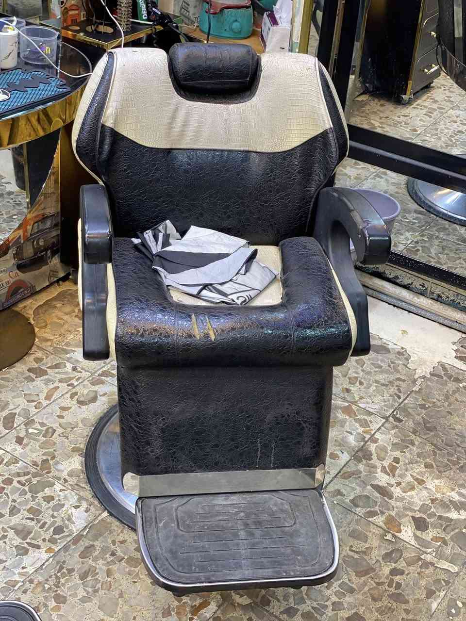 كراسي حلاقة  للبيع  عدد 3. مستعمل نضيف
بغداد الكرادة  *********** الاستفسار
