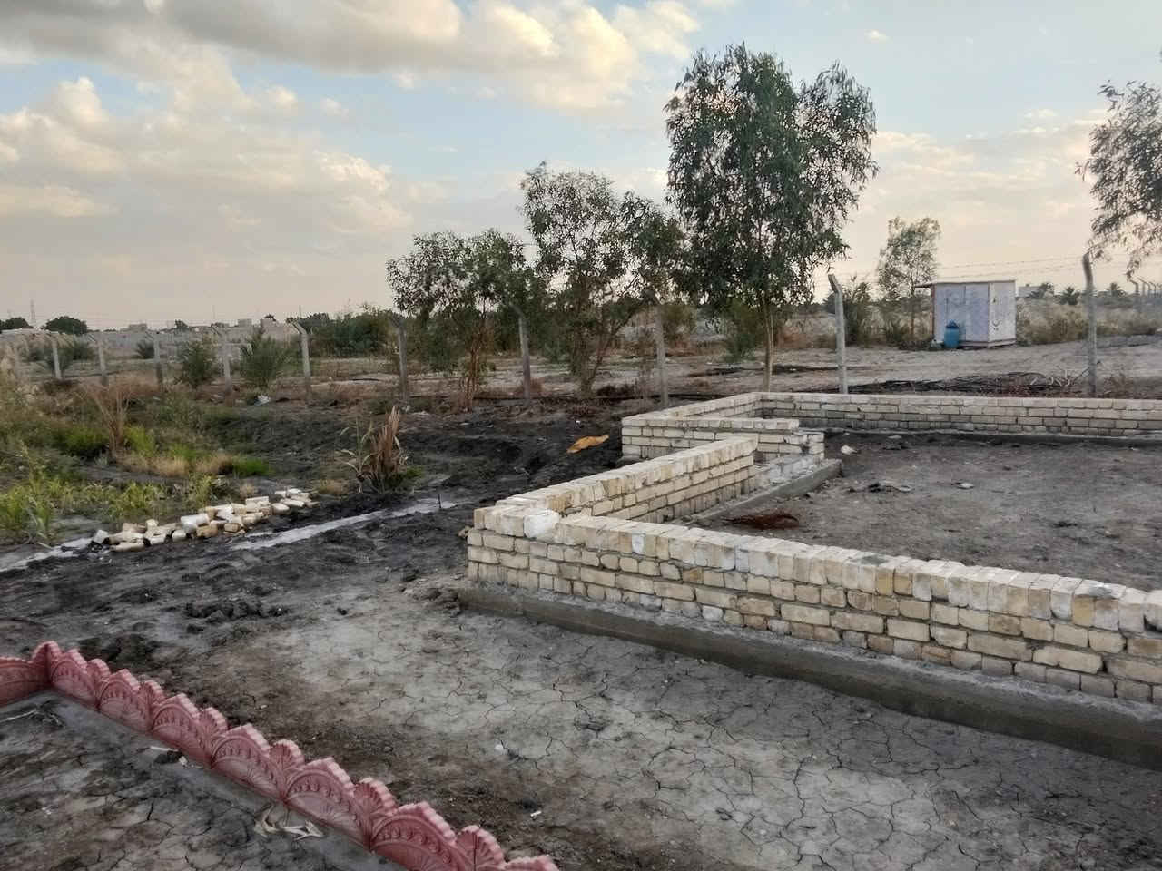 السلام عليكم دونم للبيع بلحولي مال الجامعه زراعي الواجه ١٠٠نزال ٢٥يعني يرهم تفصال قطع الشارع ٢٠متر الدونم كله وجه مسيج رباط وبي ارسي اوبيه نخل السعر ٥٠مليون اوقابل لتفاوض ***********
