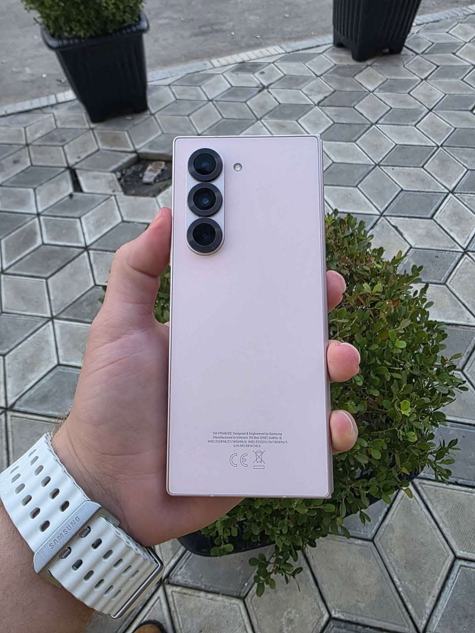 Samsung Galaxy Fold 6  256Gb
سامسۆنگ فۆڵدی شەش 256 گێگا ڕەنگی پەمەیی ئاسمانی
کامل ئەشیا
100%خاوێنە شتێکی تایبەت و دەگمەنە
زەمانی شاشەی و سۆفتوێری هەیە
نرخ 750$
مشتەریت تێل بکە
*********** السليمانية, العراق
