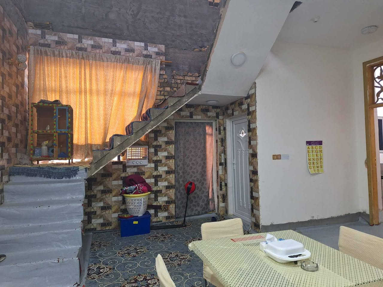 بيت طابو زراعي المساحه ٢٥٠ سند ٢٥   عرض الشارع ١٠   كامل من الخدمات ابي كهرباء ومجاري نقص بي الصاله والمطبخ  طابوك درجه اول رفت ٦٠ ب ٥٠ صب مركزي بناء ٢٠٢٢ بكرلي قرب جامع سلمان لمحمدي قطع بيت برتو
*********** 
السعر ٨٠
