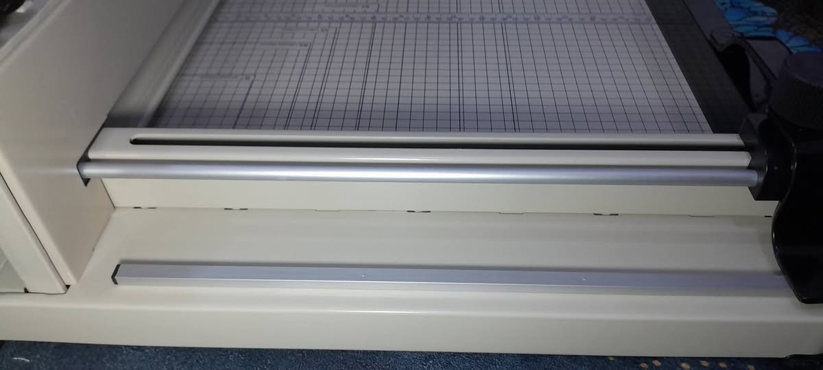 سلام عليكم ... كتر هيدروليكي قياس A3 نظافة 98% كامل المرفقات (كارتون + فلين + ادوات) باستخدام قليل وقطع غياره متوفرة بالمتنبي (شفرة + بليتة قص) باسعار مناسبة .. السعر شامل التوصيل 165 الف علما ان سعر الجديد اكثر من 200 الف

للتواصل: ***********
