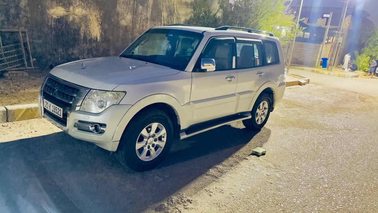 باجيرو 15 حبتور 
كفاله عامه  مكينه 3500 6V 
رقم شمالي سليمانيه 
سياره كامله من كل شي تبريد ثلج 
سياره 7 راكب 
***********

