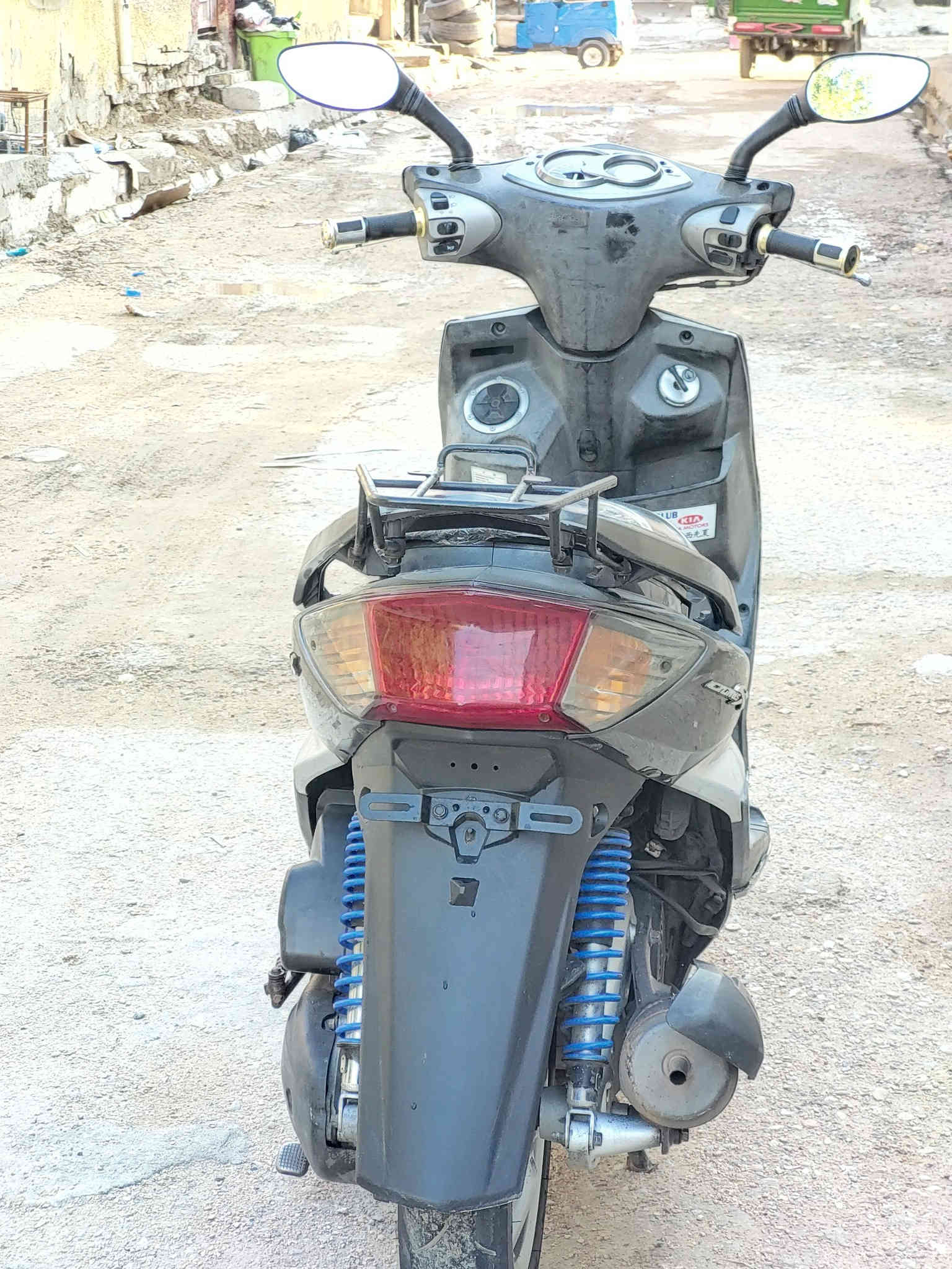 السلام عليكم  دراجه سكنس نوزل موديل 2009 دراجه كلها بلاديه ختم واحد ويا الماكينه كهربائيات كلها شغاله جيب فيتر وافحص سلف هندر العنوان مدينه الصدر تقاطع العوره استفسار على هذا الرقم***********
